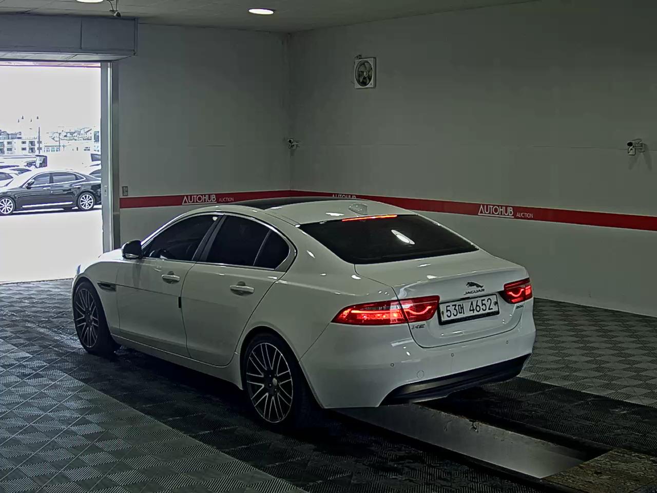 2017 - jaguar xe