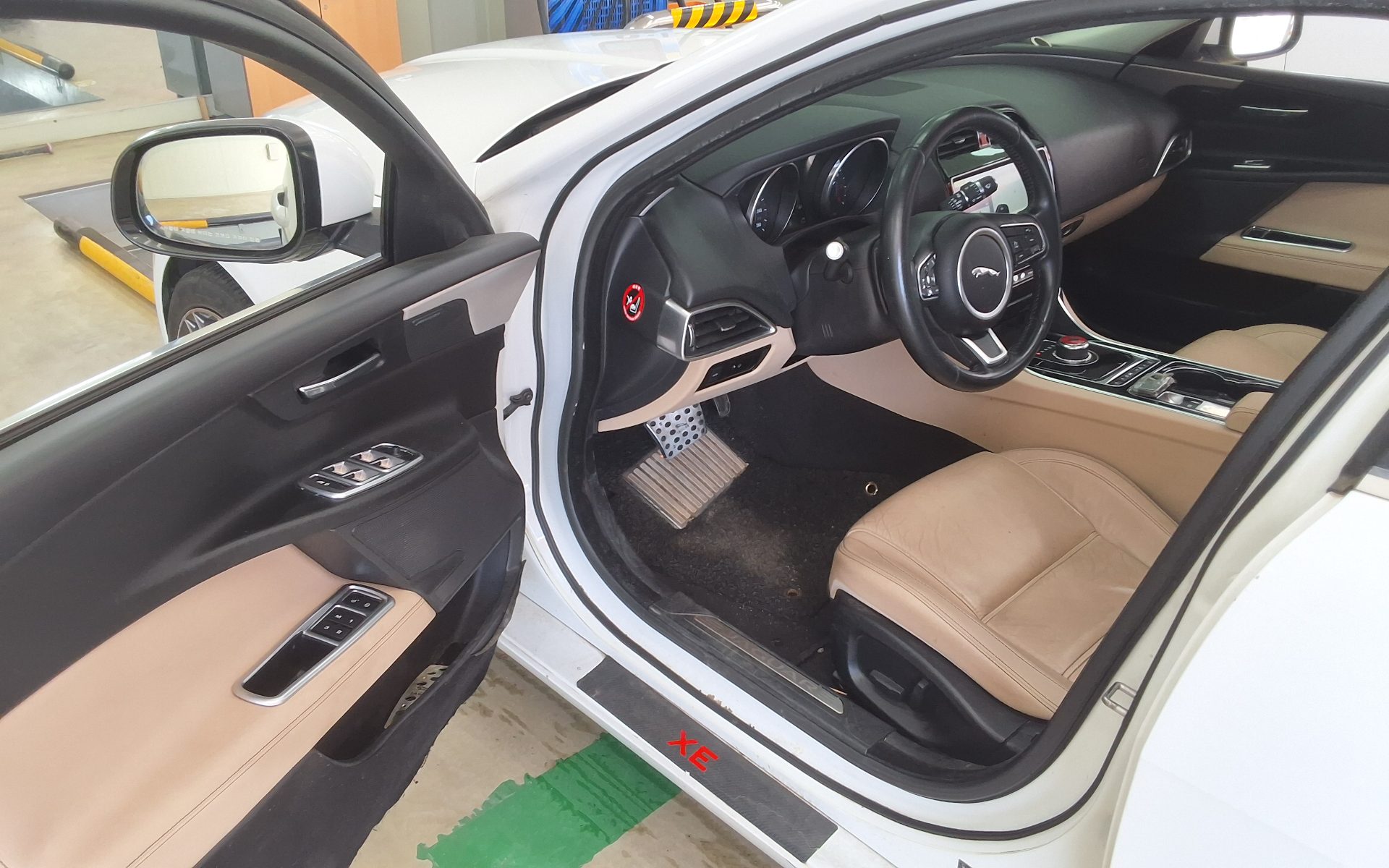 2017 - jaguar xe
