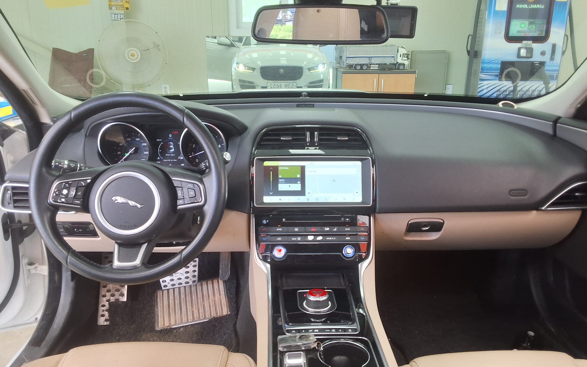 2017 - jaguar xe