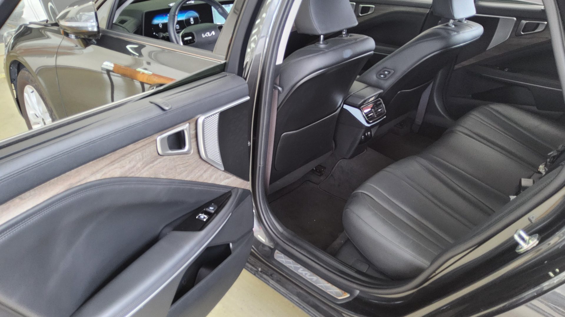 2022 - kia k8