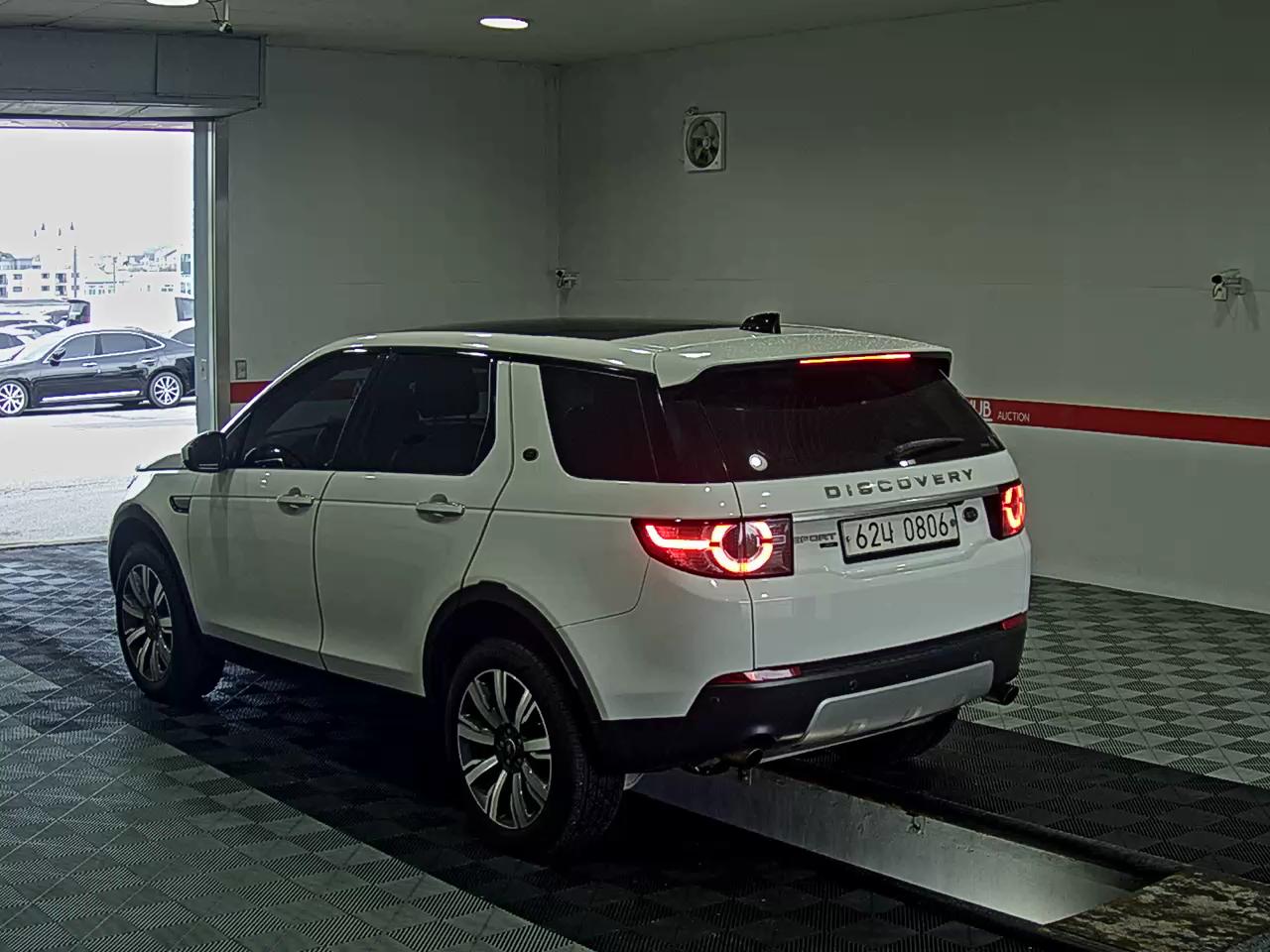 2019 - land rover discovery