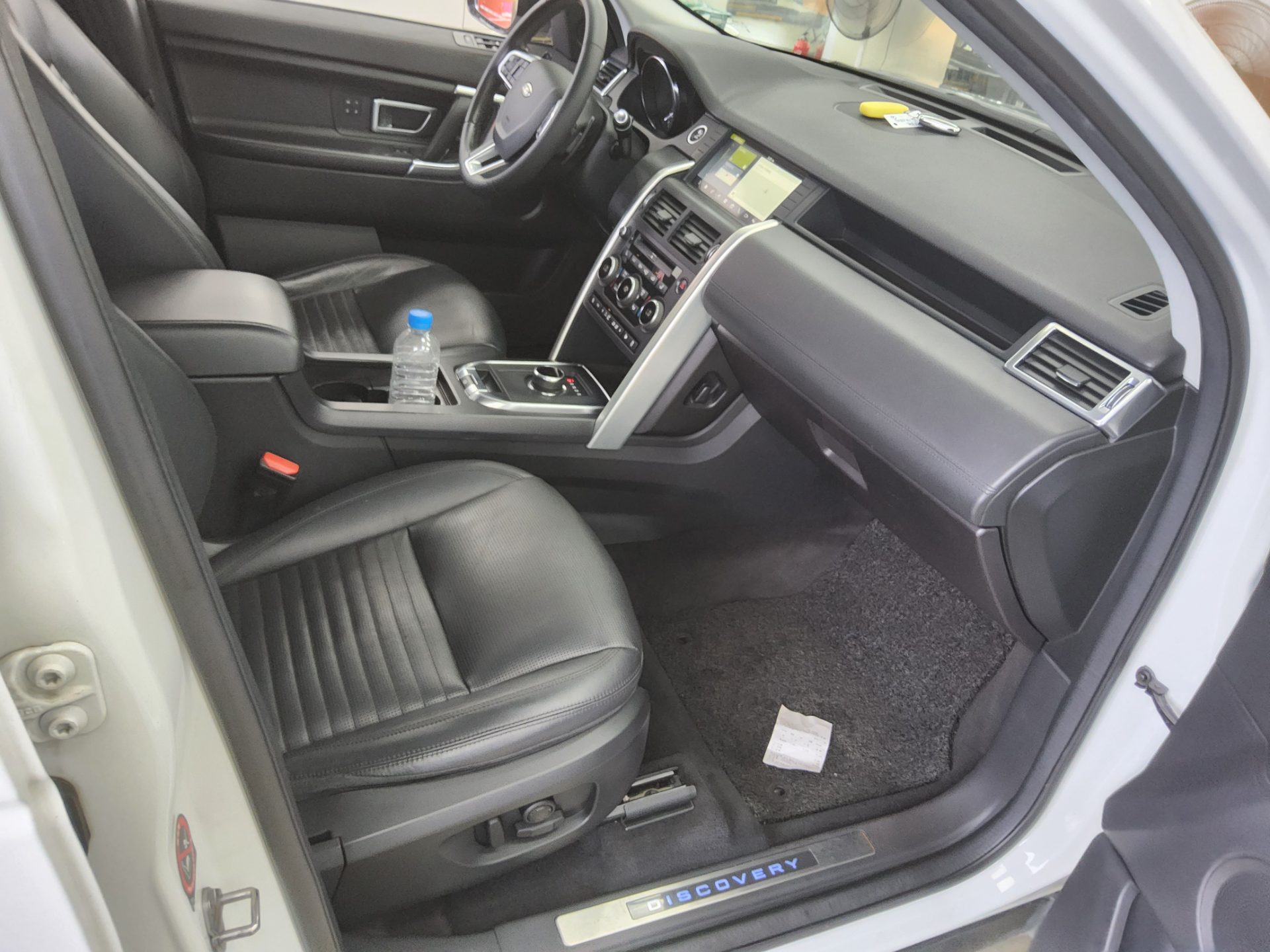 2019 - land rover discovery