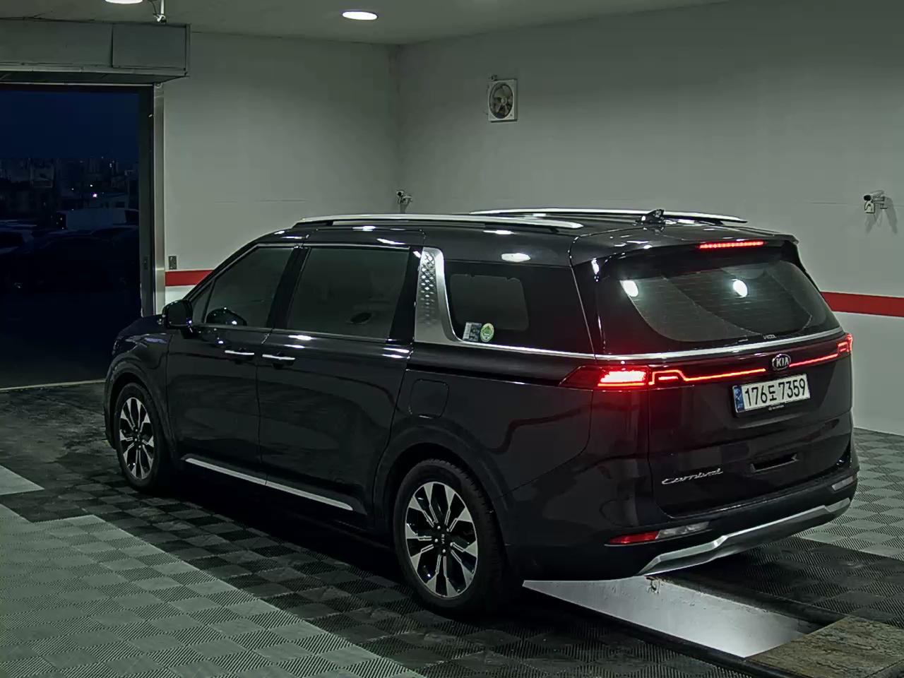 2021 - kia carnival