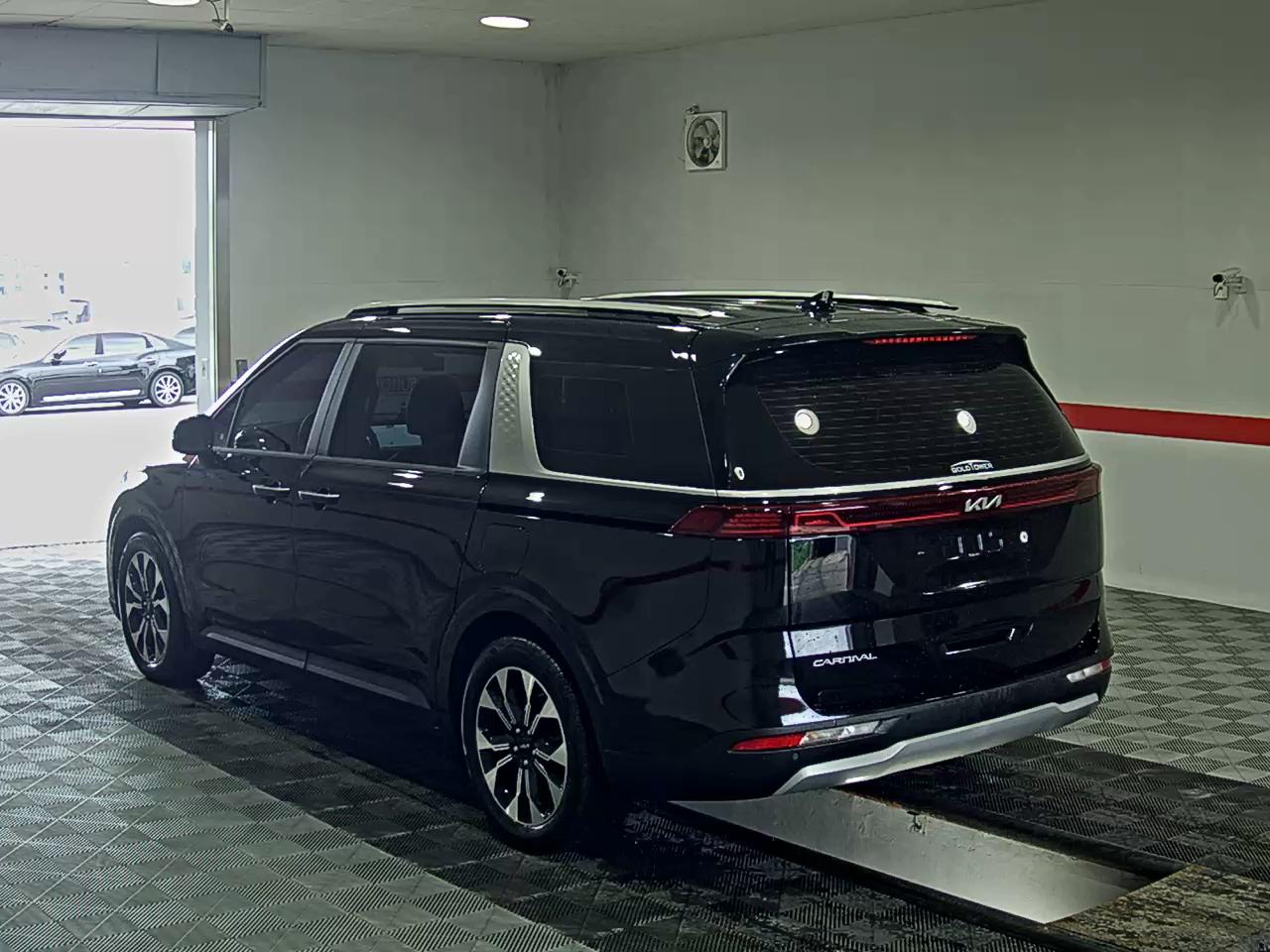 2023 - kia carnival