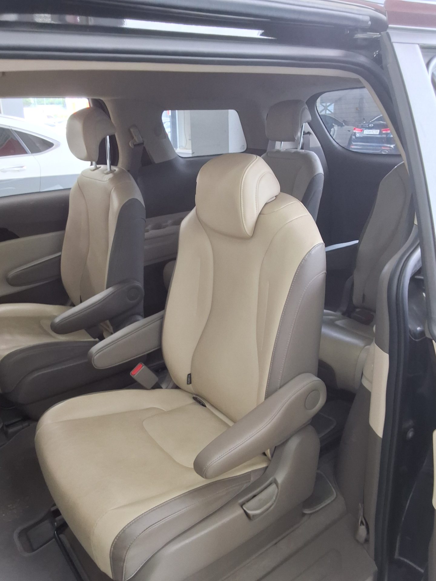 2023 - kia carnival