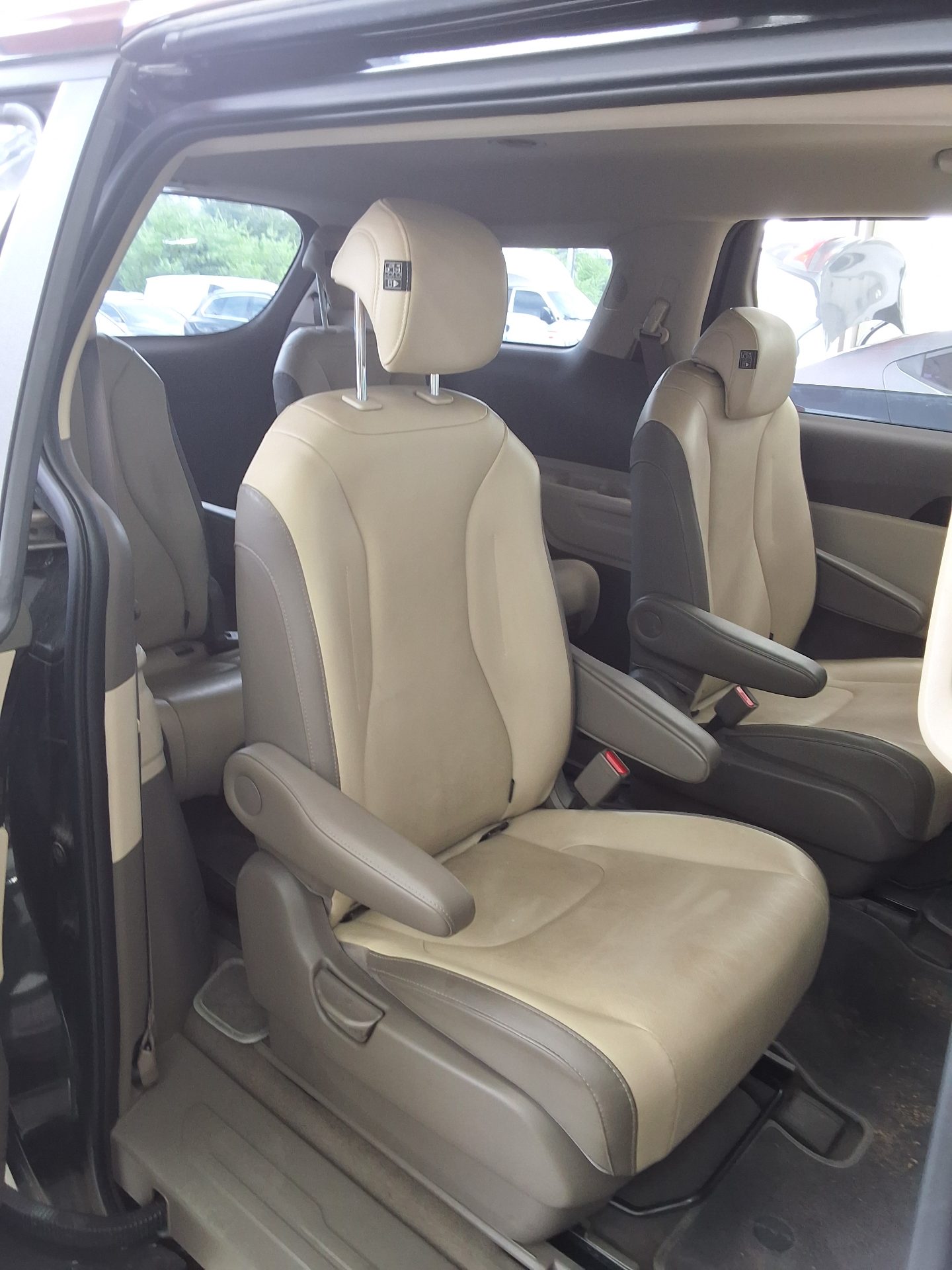 2023 - kia carnival