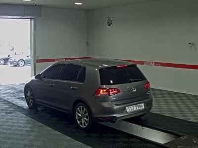 فولكس فاجن Golf (7Th Gen) 1.6 Tdi Bluemotion 2015 1.6 tdi bluemotion