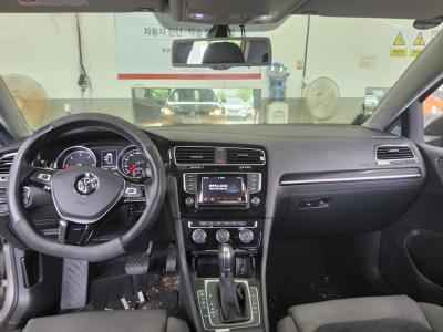 فولكس فاجن Golf (7Th Gen) 1.6 Tdi Bluemotion 2015 1.6 tdi bluemotion