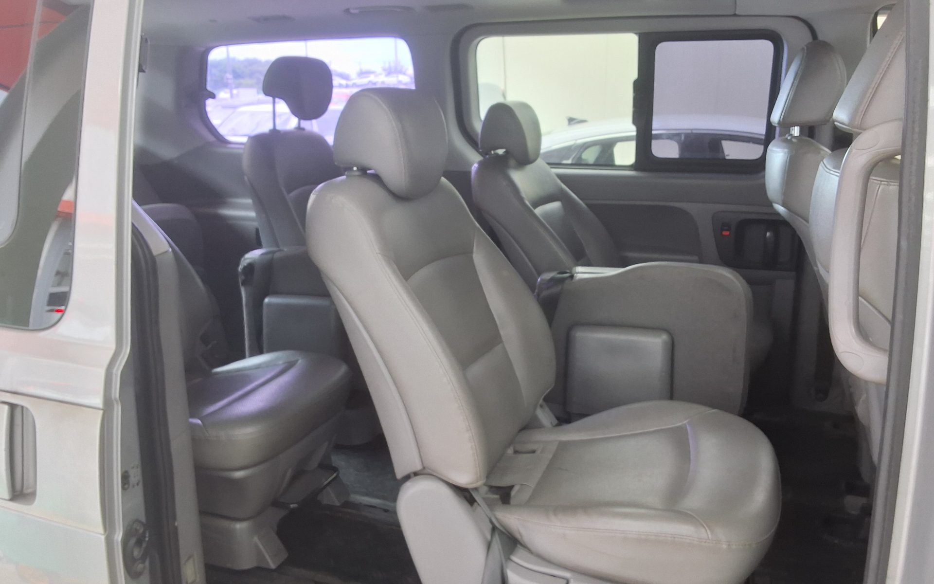 2016 - hyundai grand starex