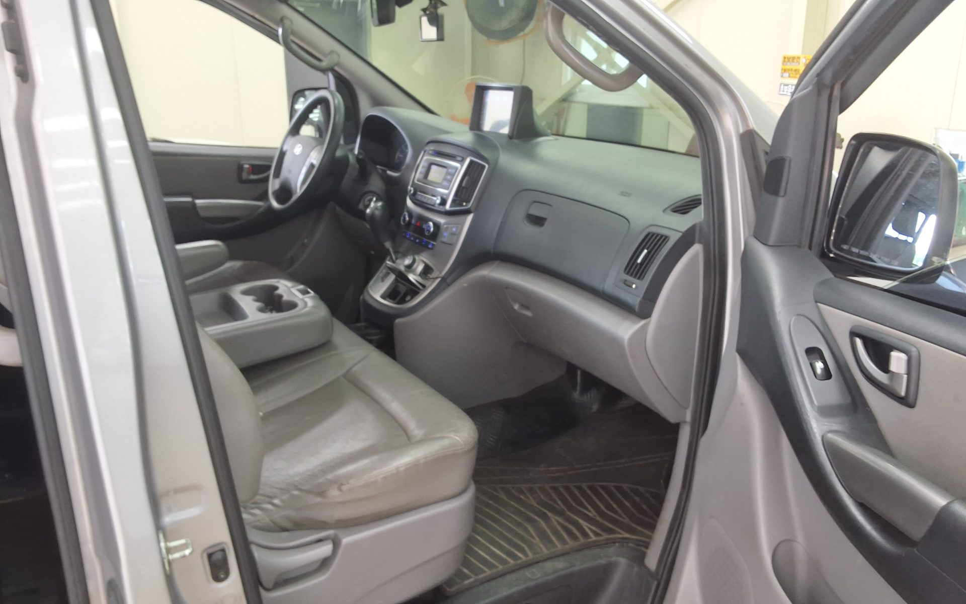 2016 - hyundai grand starex
