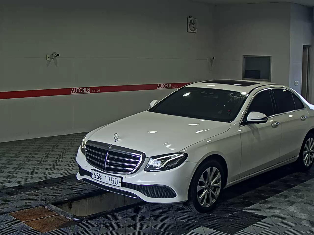 2019 - mercedes-benz e300