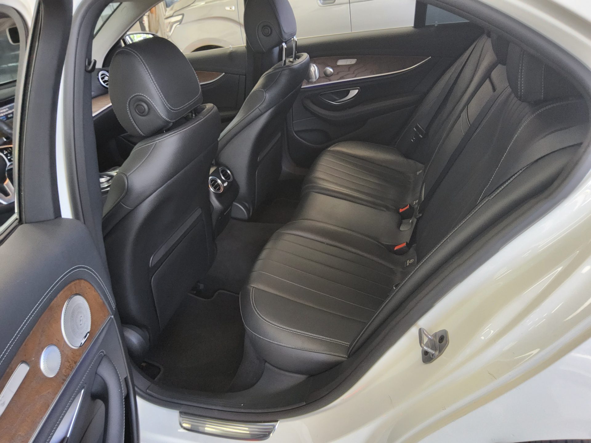 2019 - mercedes-benz e300