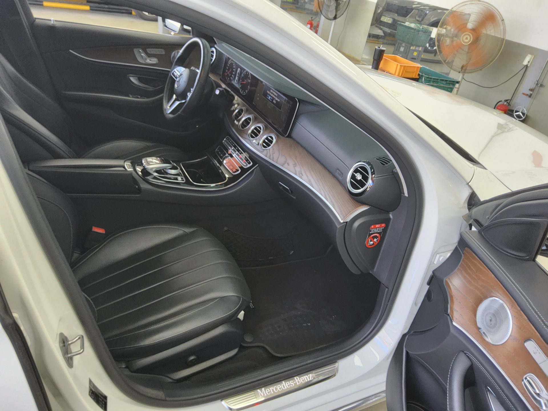 2019 - mercedes-benz e300