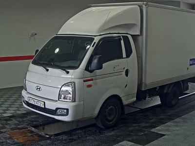 HYUNDAI PORTER II HIGH-ROOF BUILT-IN BOX TRUCK SUPER CAB