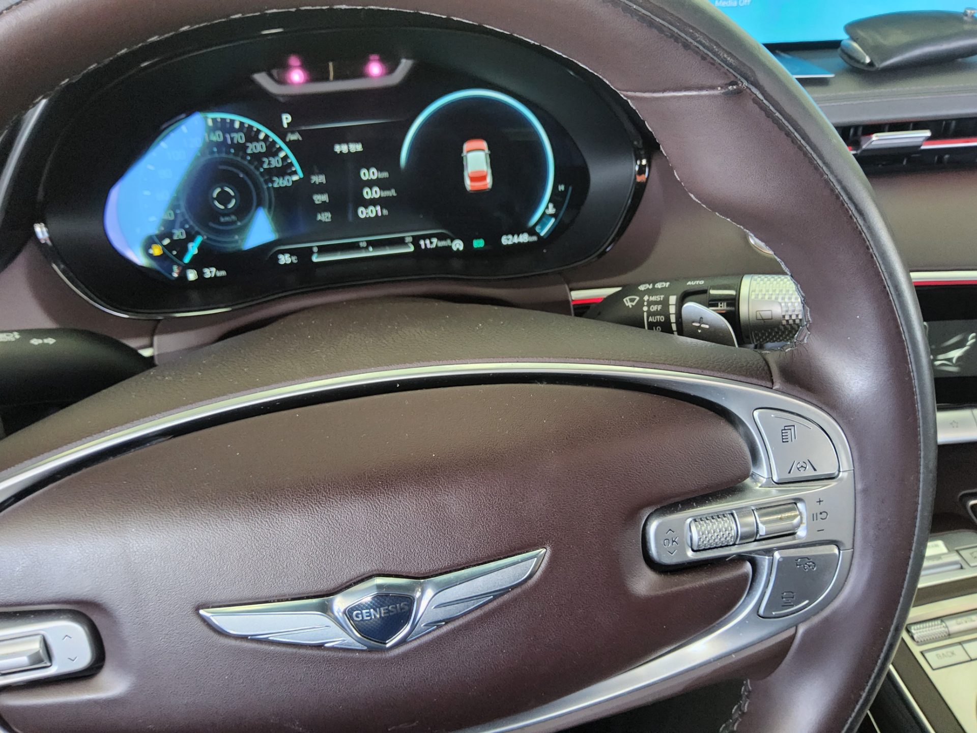 جينيسيس Gv70 2023 — صورة 10