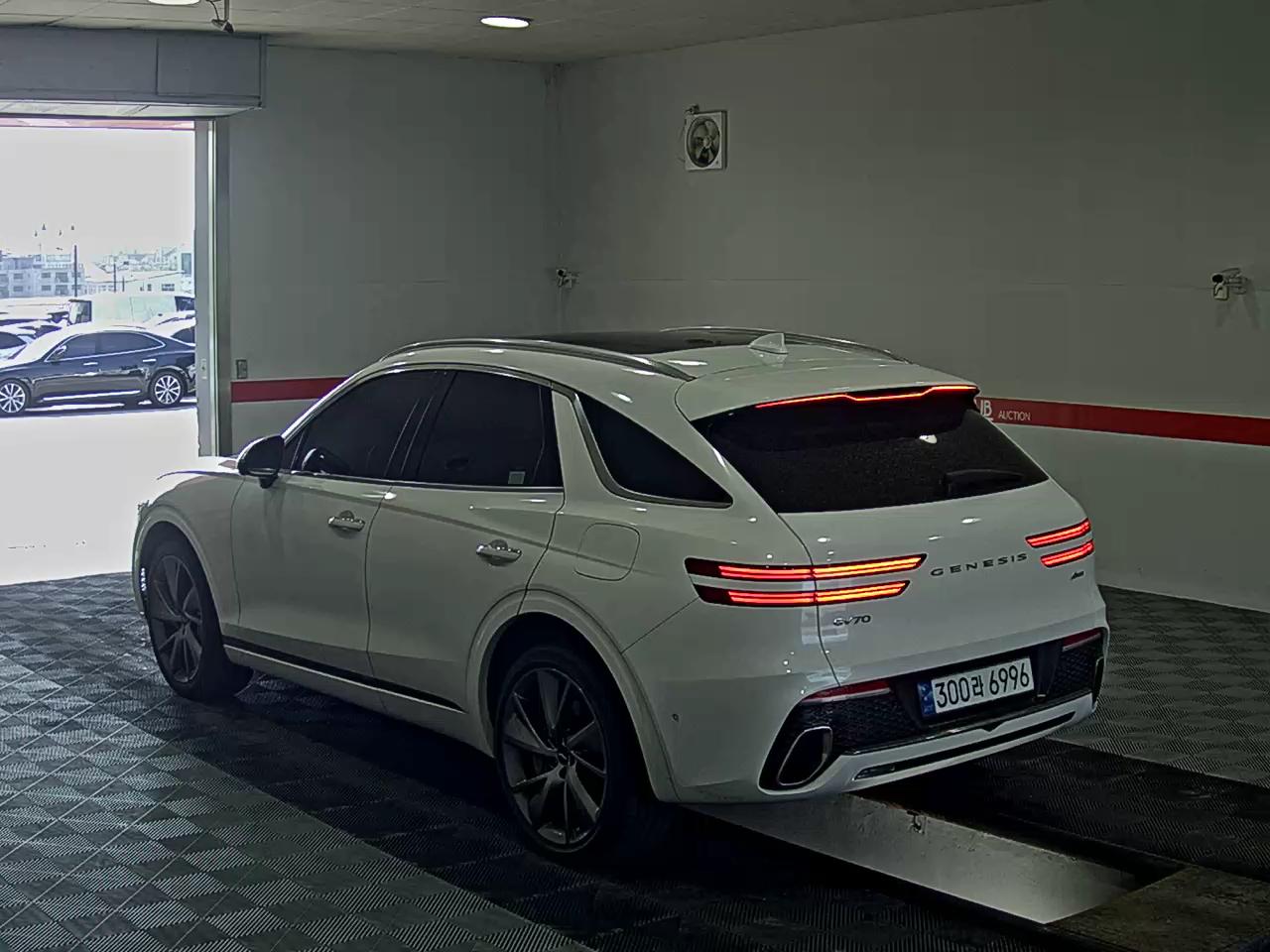 جينيسيس Gv70 2023 — صورة 2