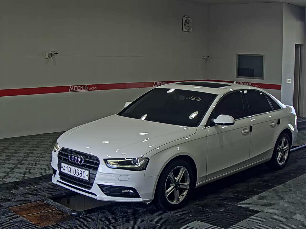 AUDI A4 (4TH GEN) 30 TDI