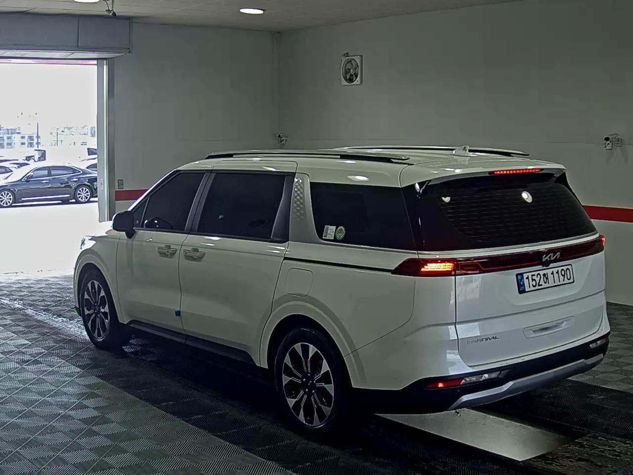 2023 - kia carnival