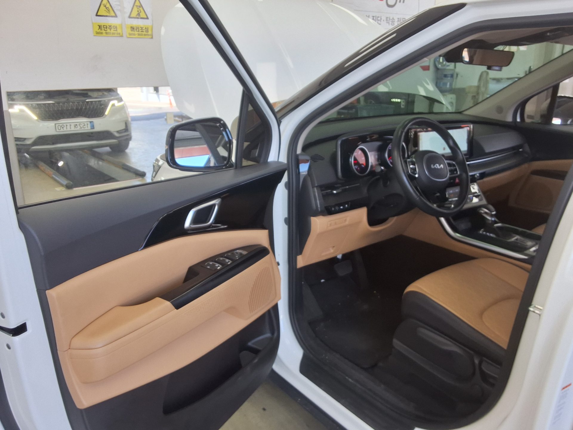 2023 - kia carnival