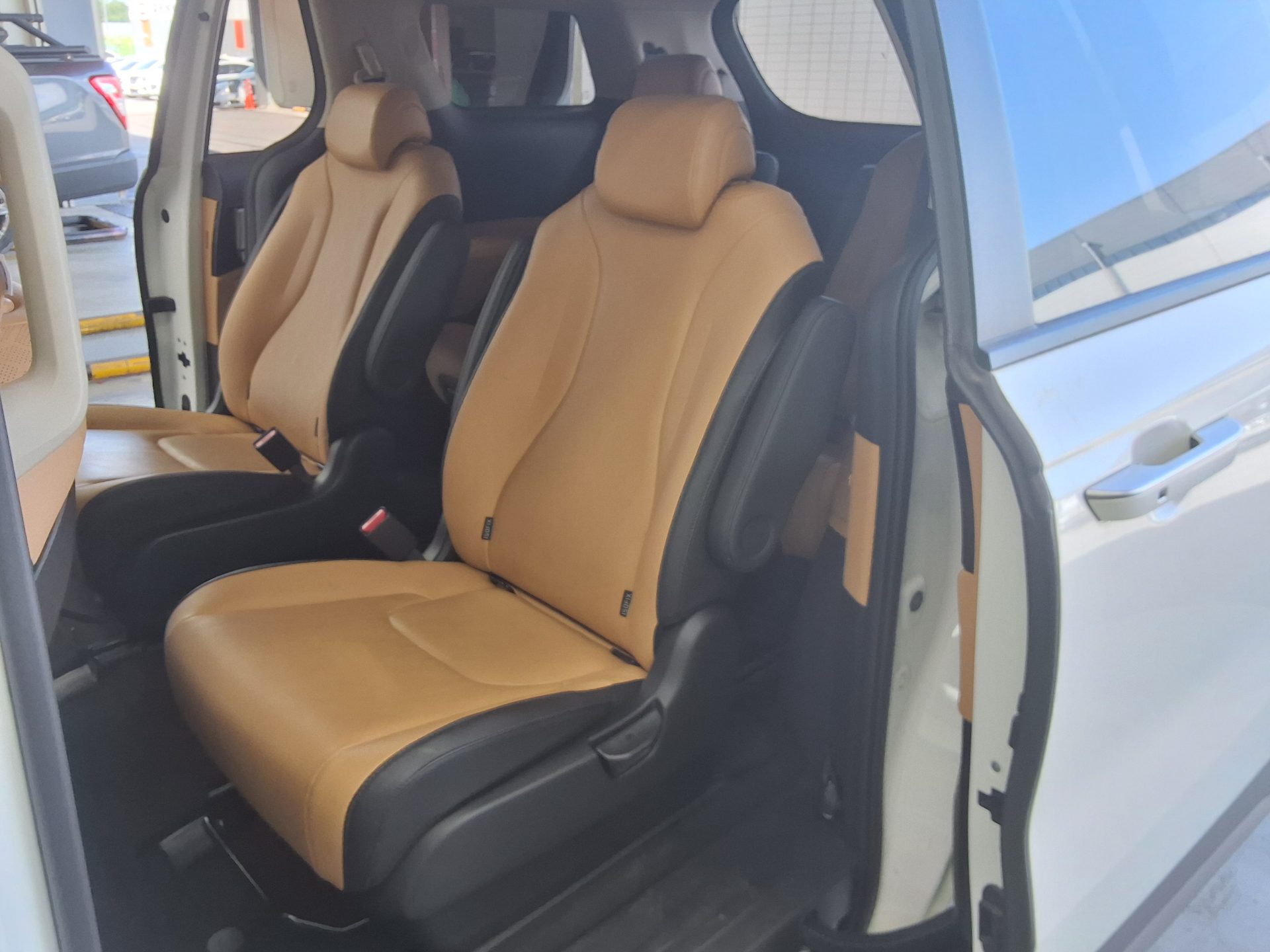 2023 - kia carnival