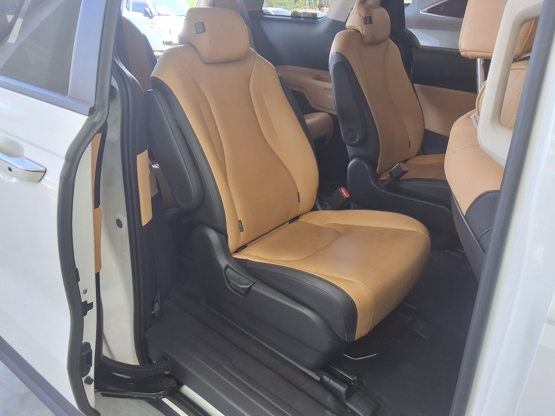 2023 - kia carnival