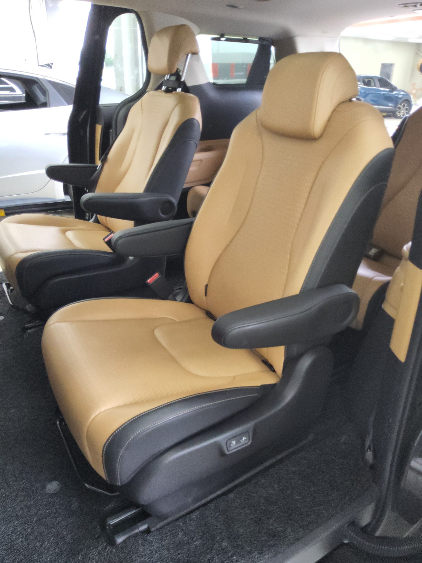 2021 - kia carnival