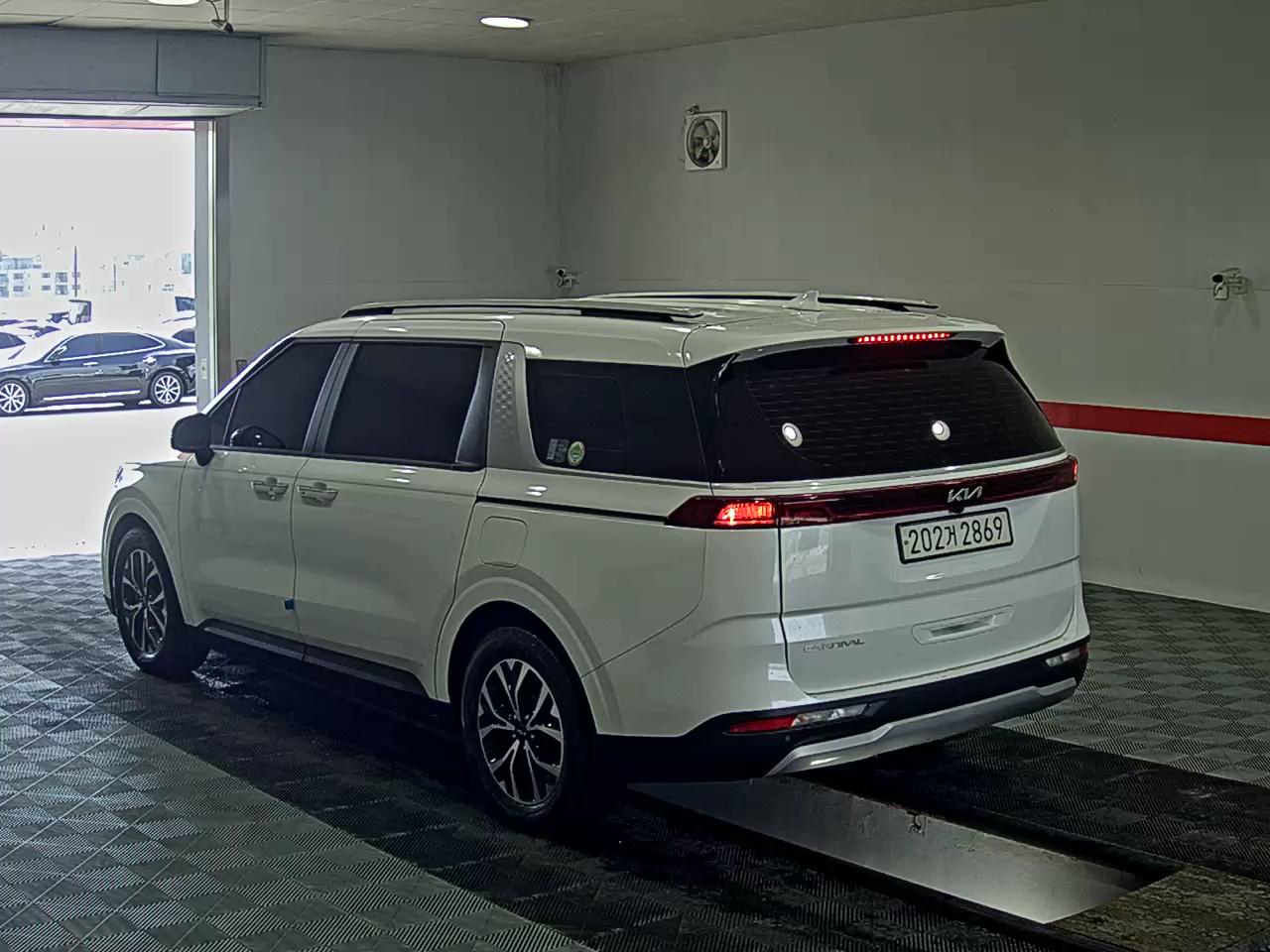 2023 - kia carnival