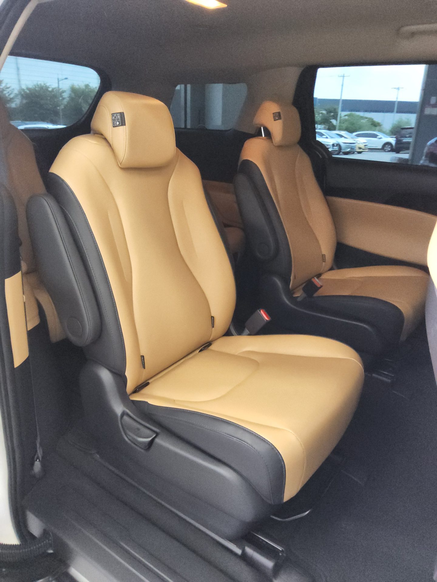 2023 - kia carnival