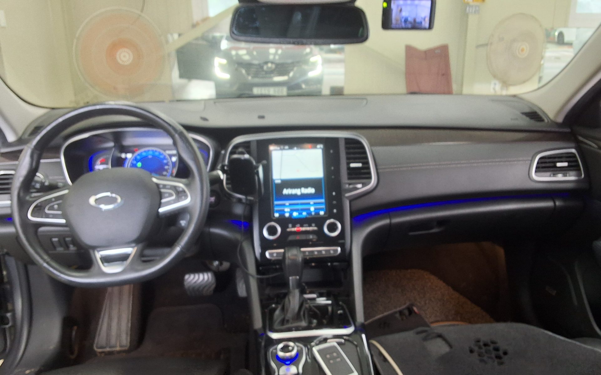2017 - renault sm6