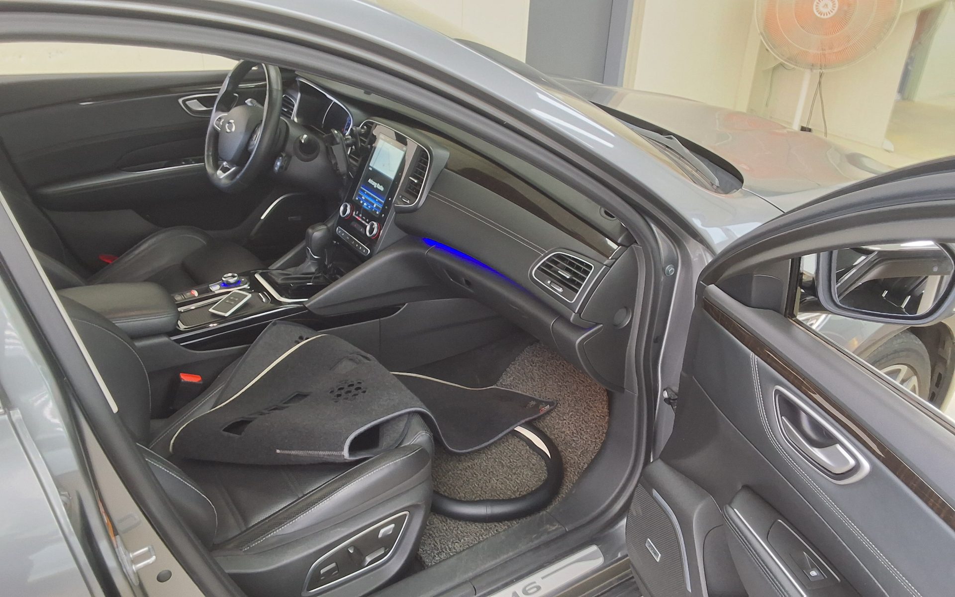 2017 - renault sm6