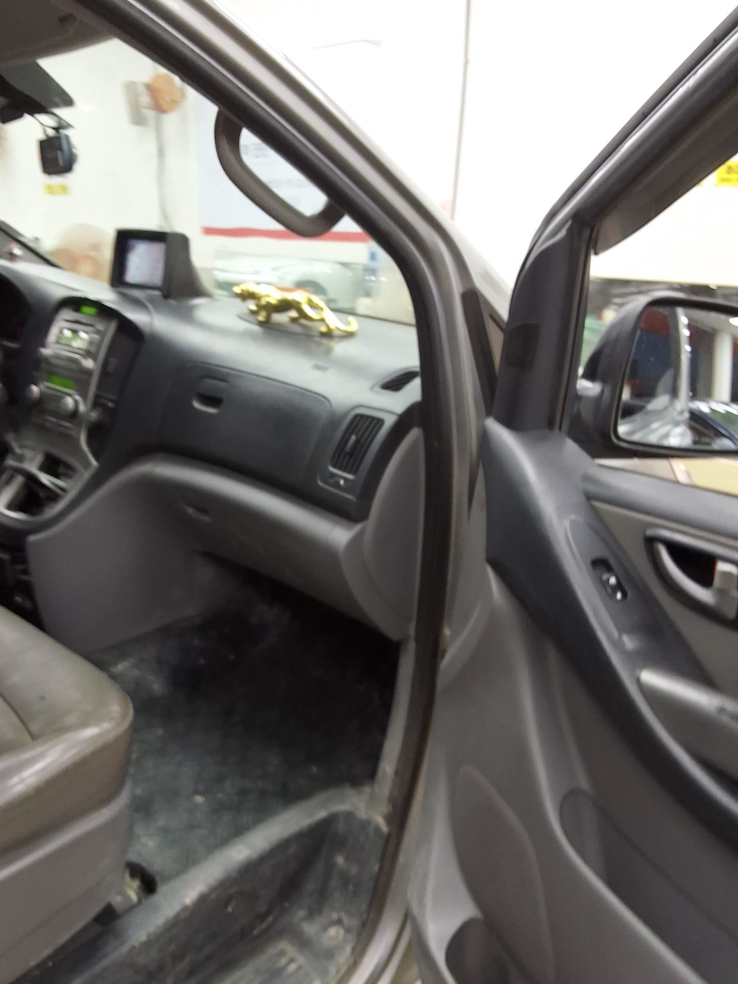 2014 - hyundai grand starex