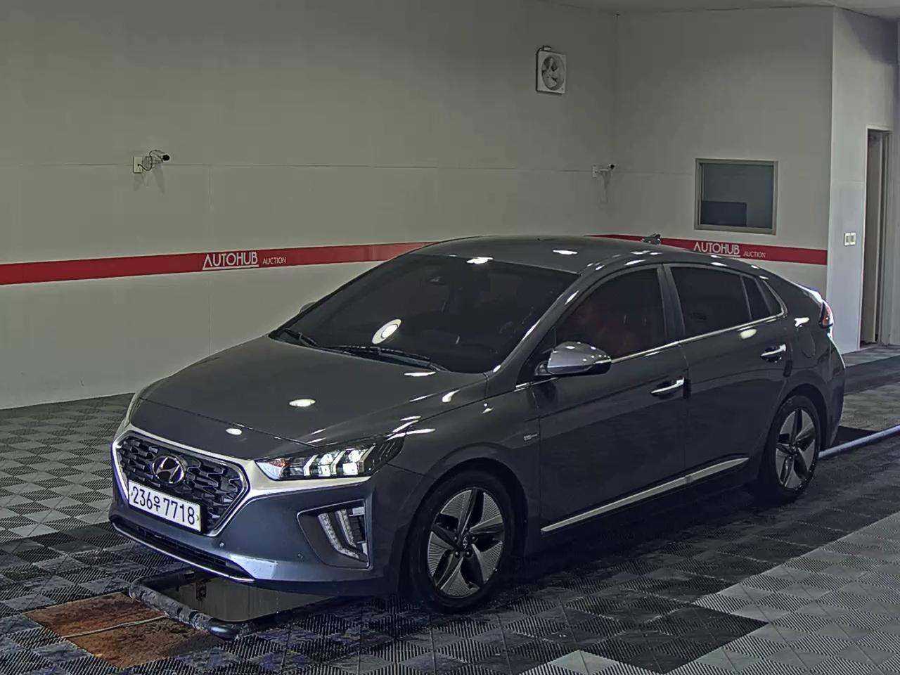 2020 - hyundai ioniq