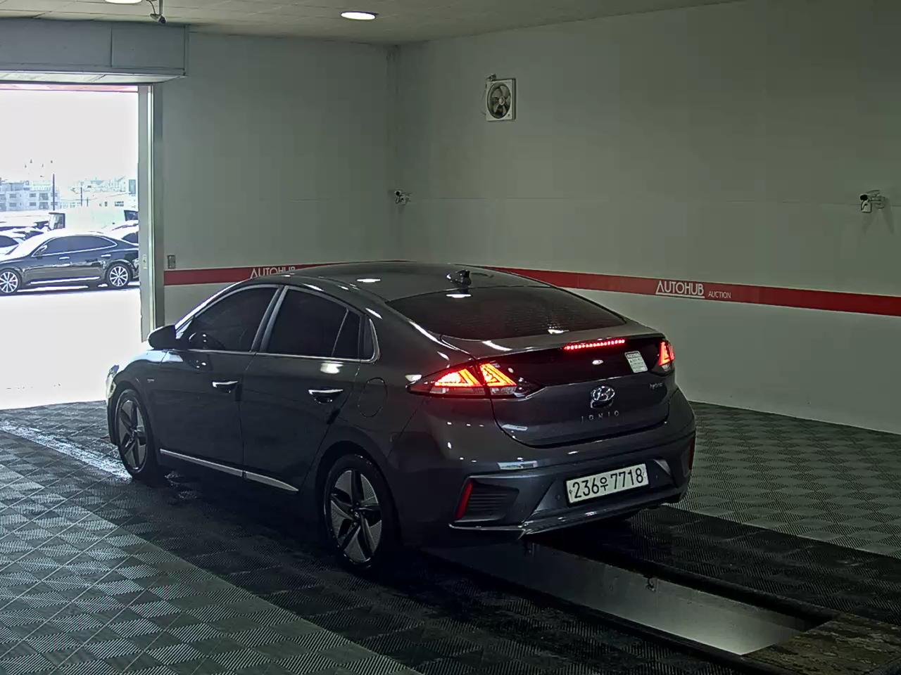 2020 - hyundai ioniq