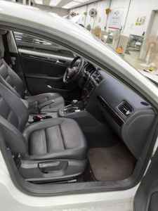 فولكس فاجن Jetta (6Th Gen) 2.0 Tdi Bluemotion بريميوم 2015 بريميوم