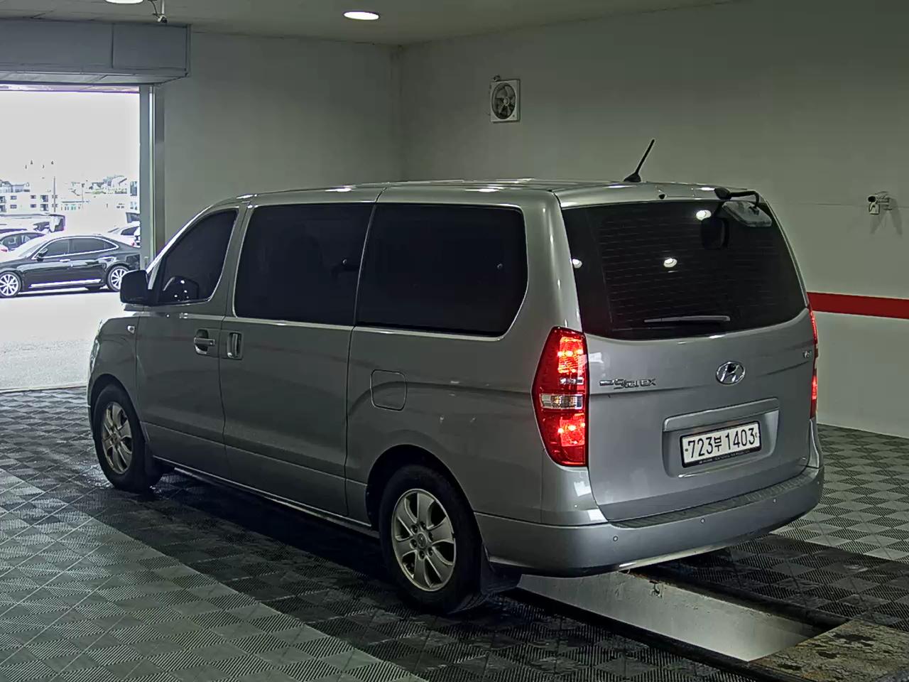 2019 - hyundai grand starex