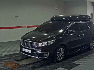 KIA CARNIVAL -LIMOUSINE