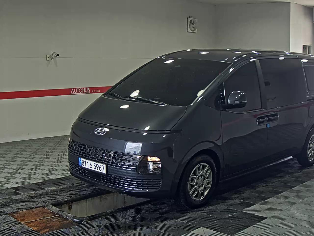 2023 - hyundai staria