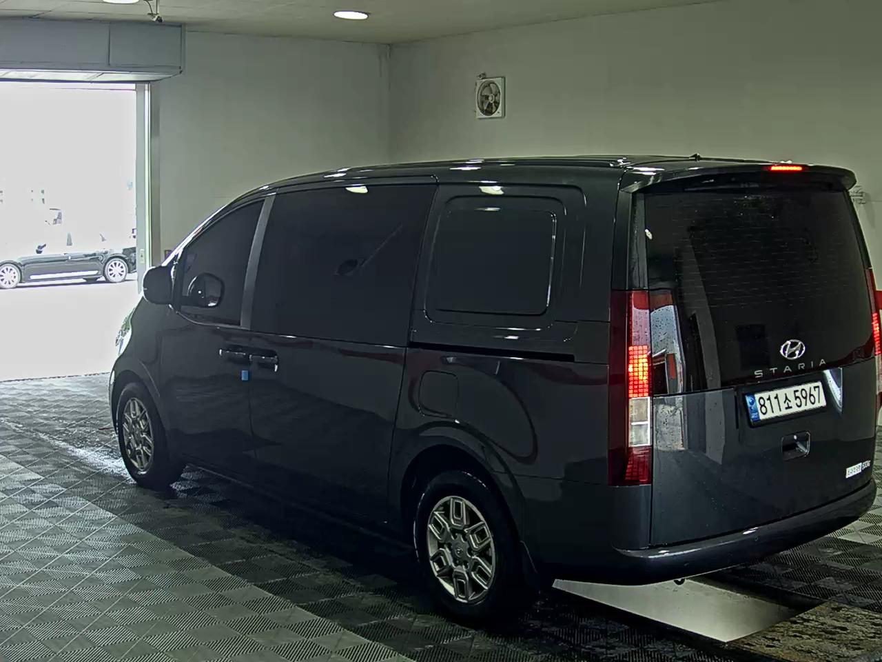 2023 - hyundai staria