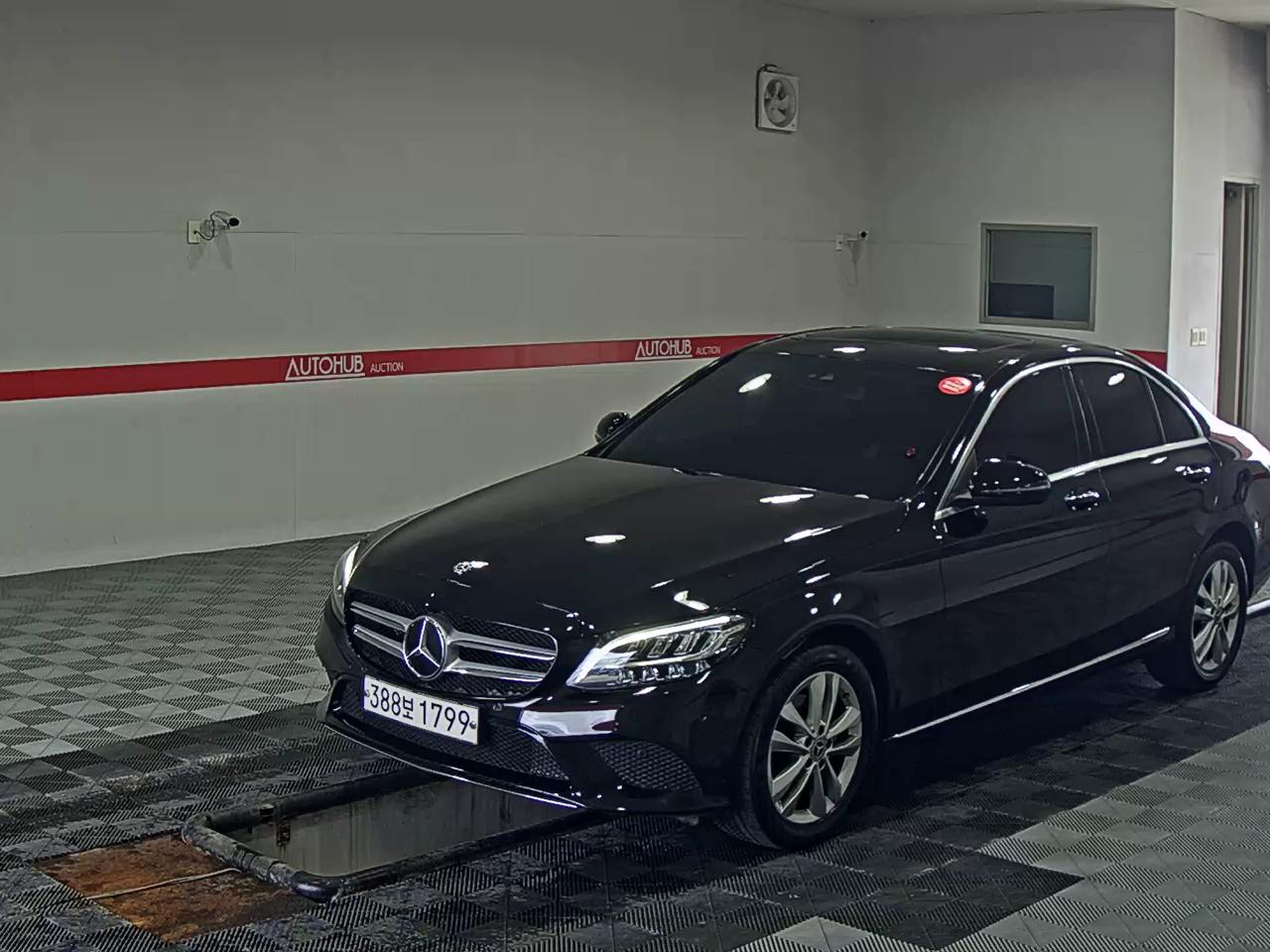 MERCEDES-BENZ C-CLASS (4TH GEN) C200 AVANTGARDE