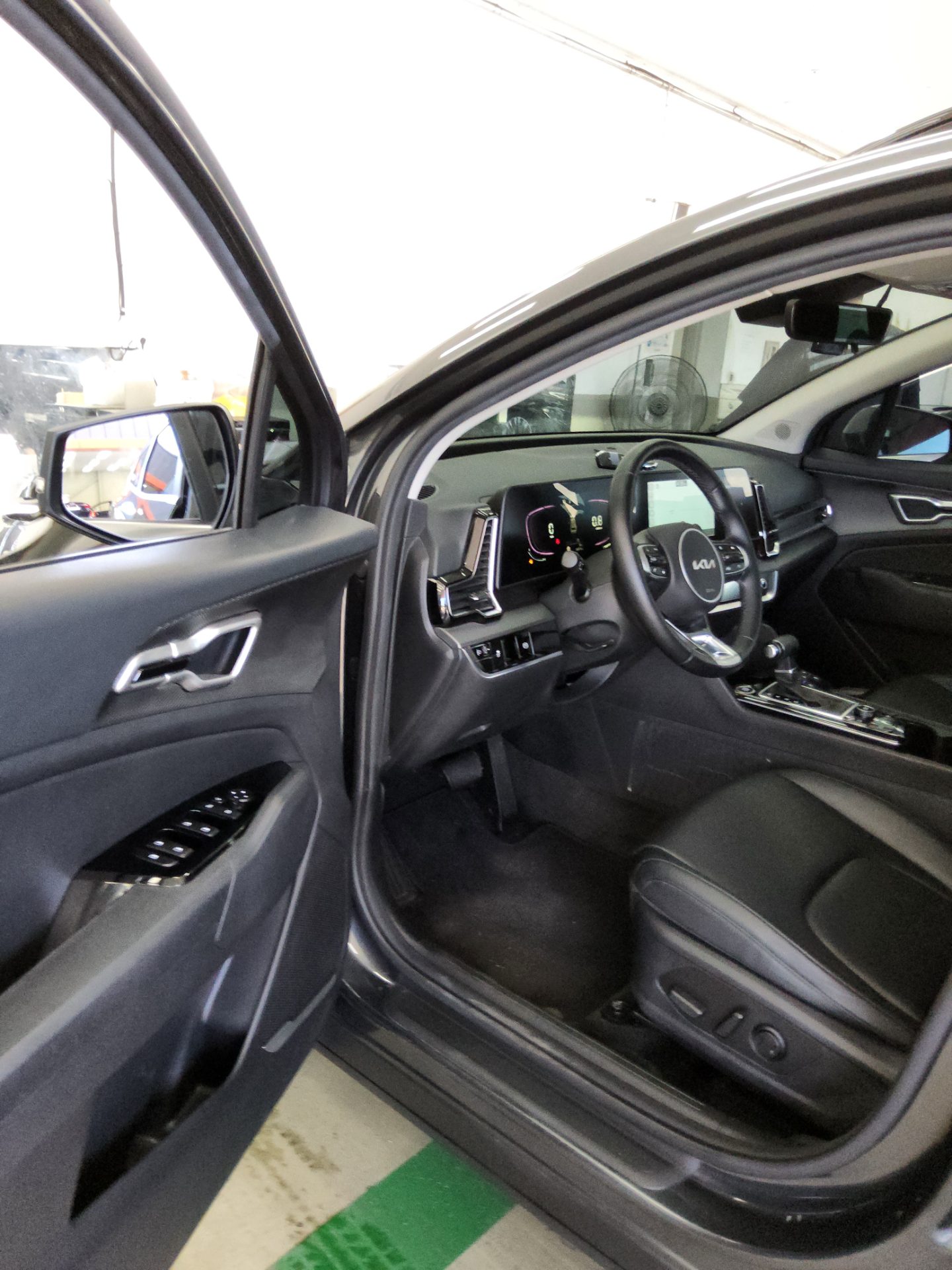 2023 - kia sportage