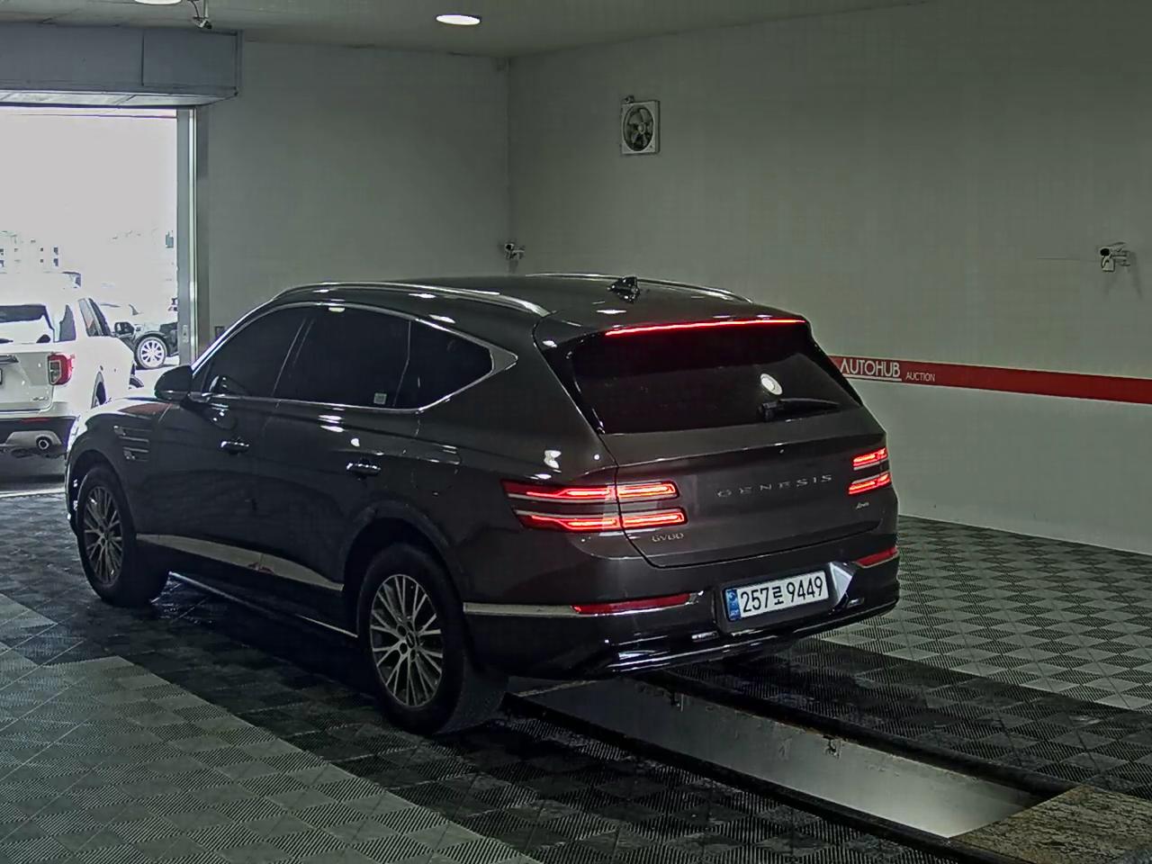 2021 - genesis gv80