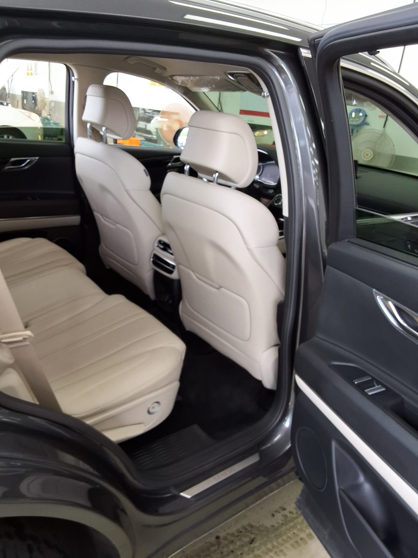 2021 - genesis gv80