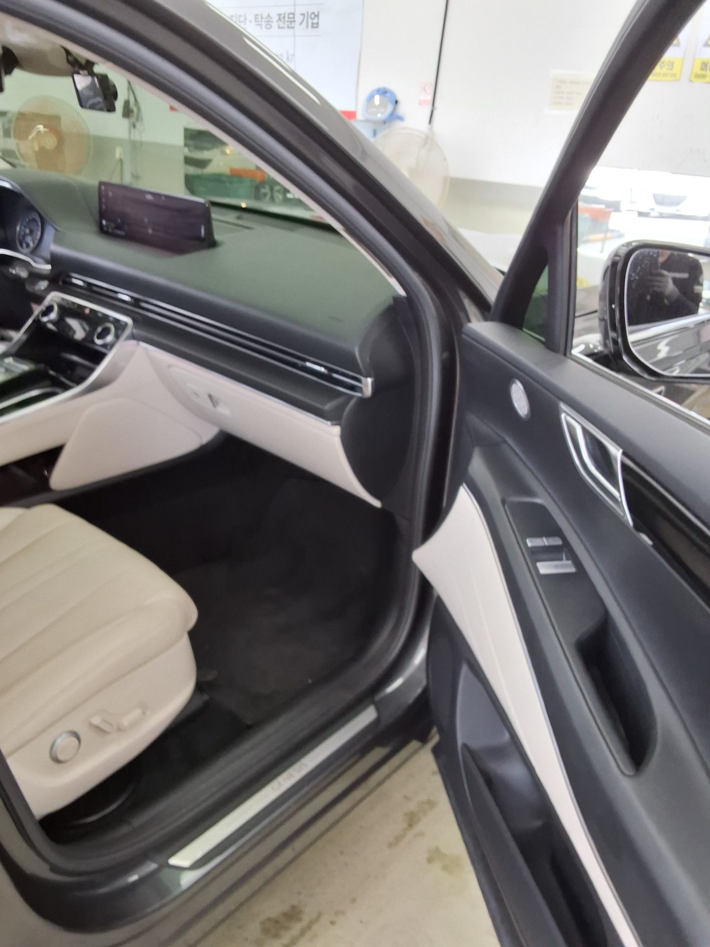 2021 - genesis gv80