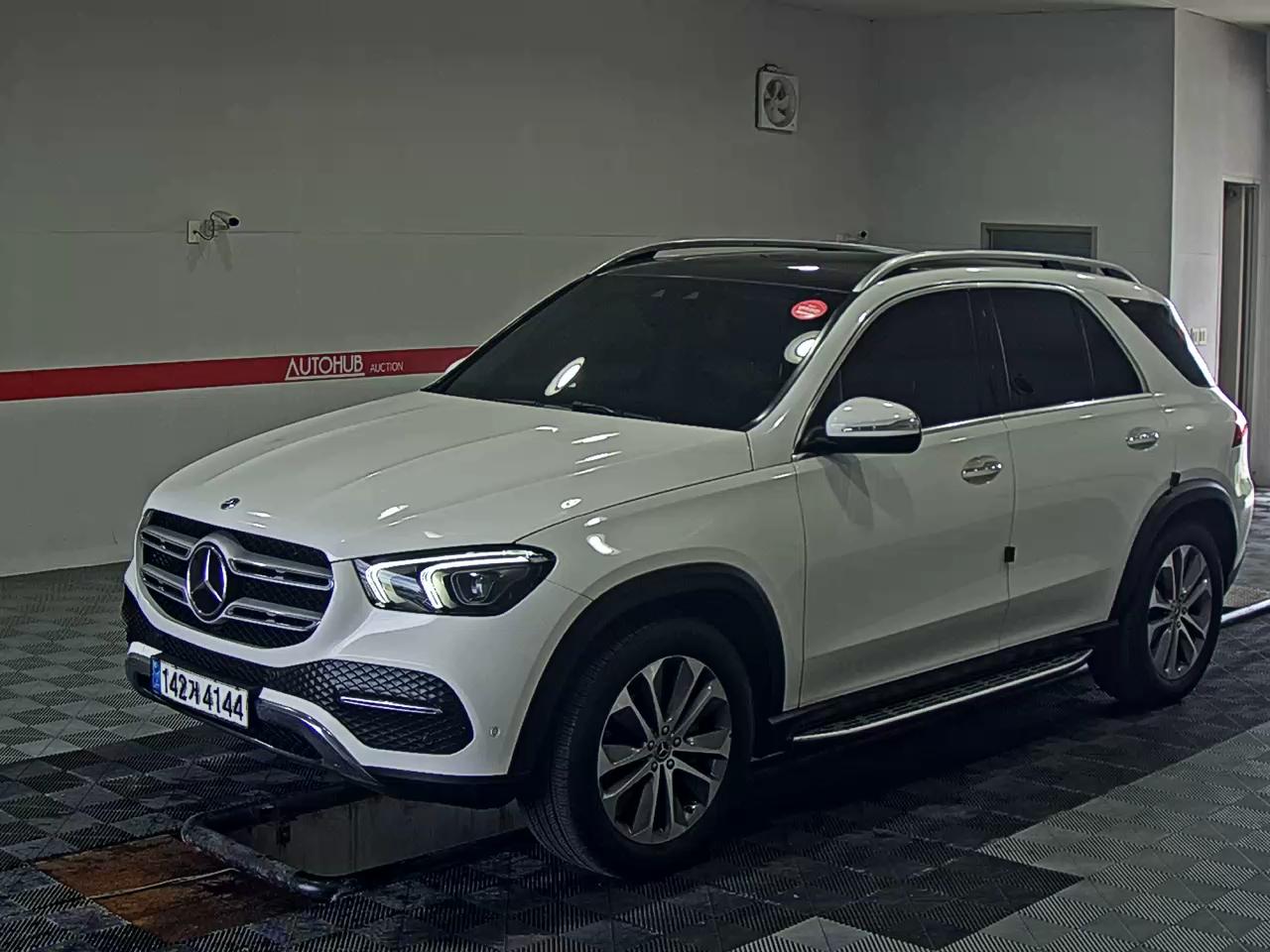 Mercedes-Benz 300D 2021 — صورة 1