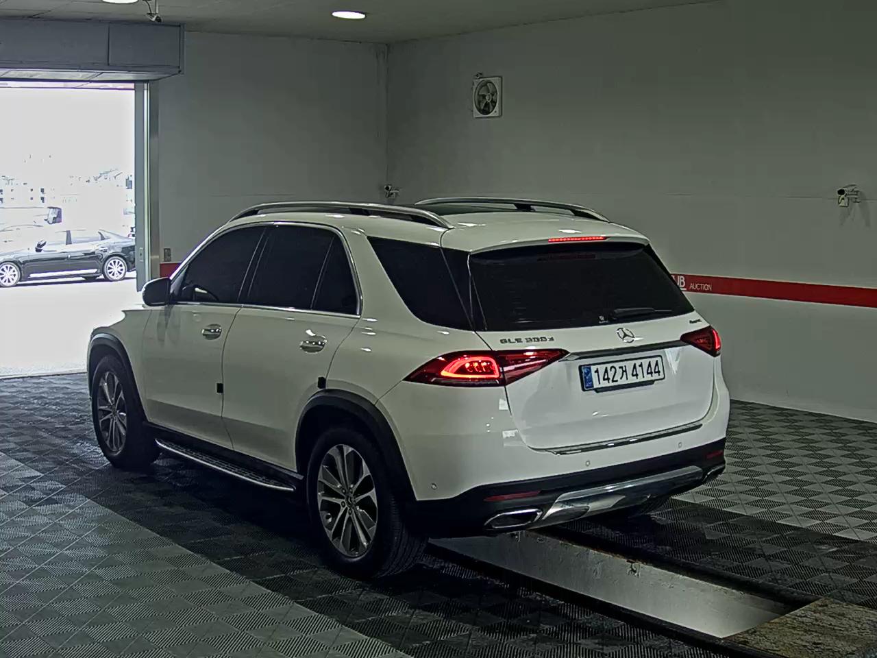 Mercedes-Benz 300D 2021 — صورة 2