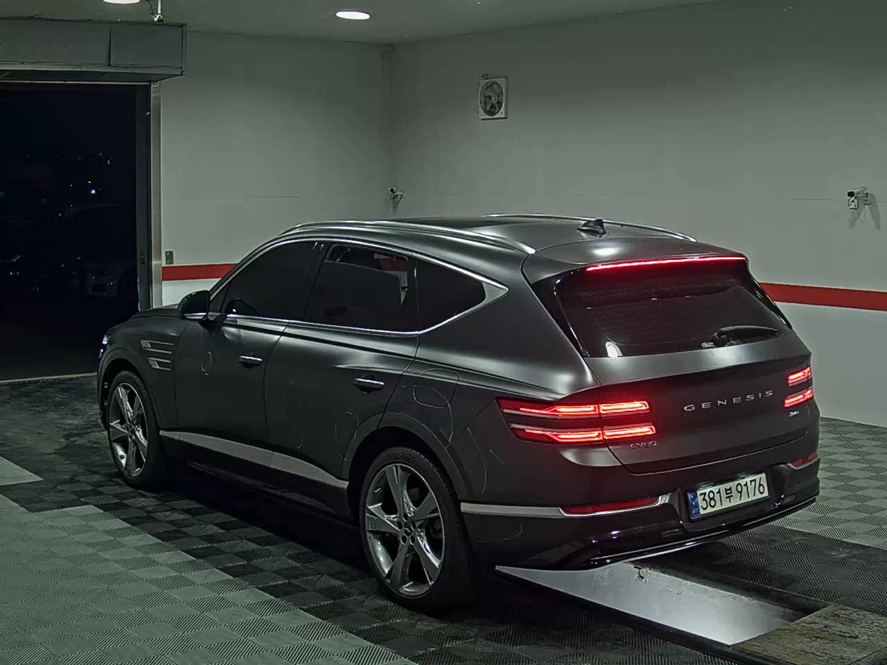 2021 - genesis gv80