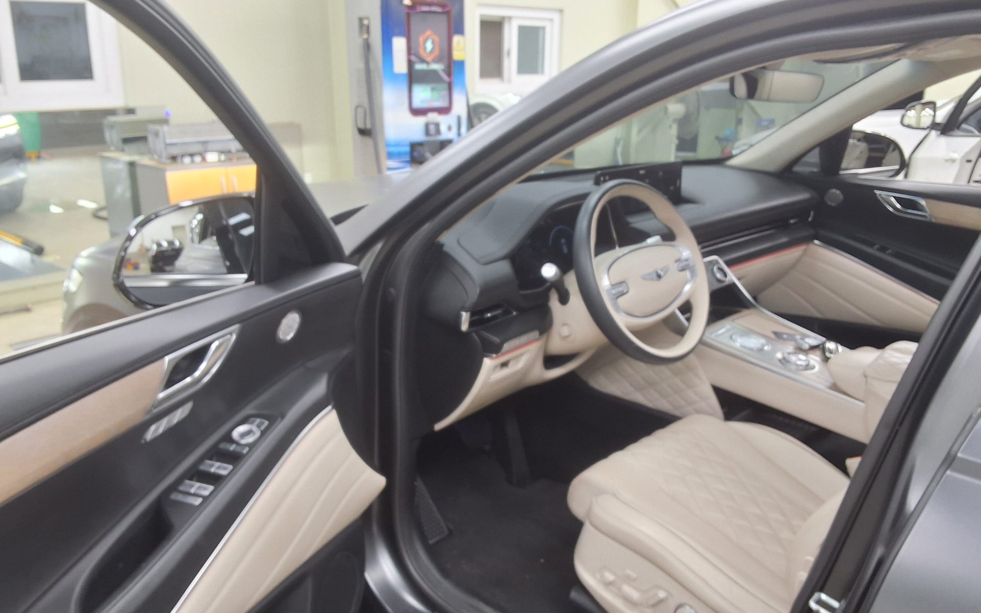2021 - genesis gv80