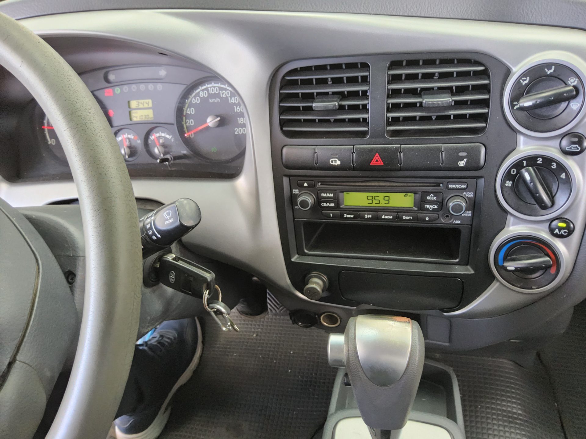 2013 - kia bongo