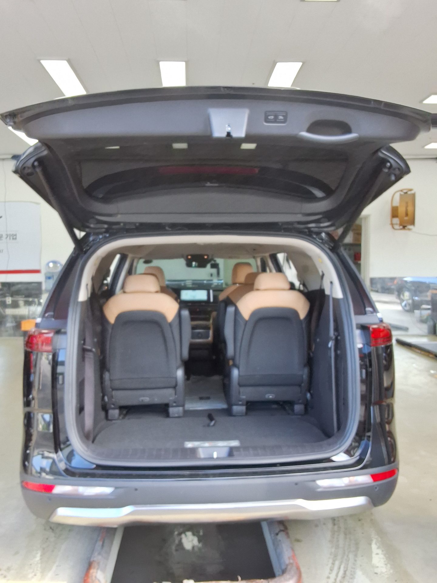 2023 - kia carnival