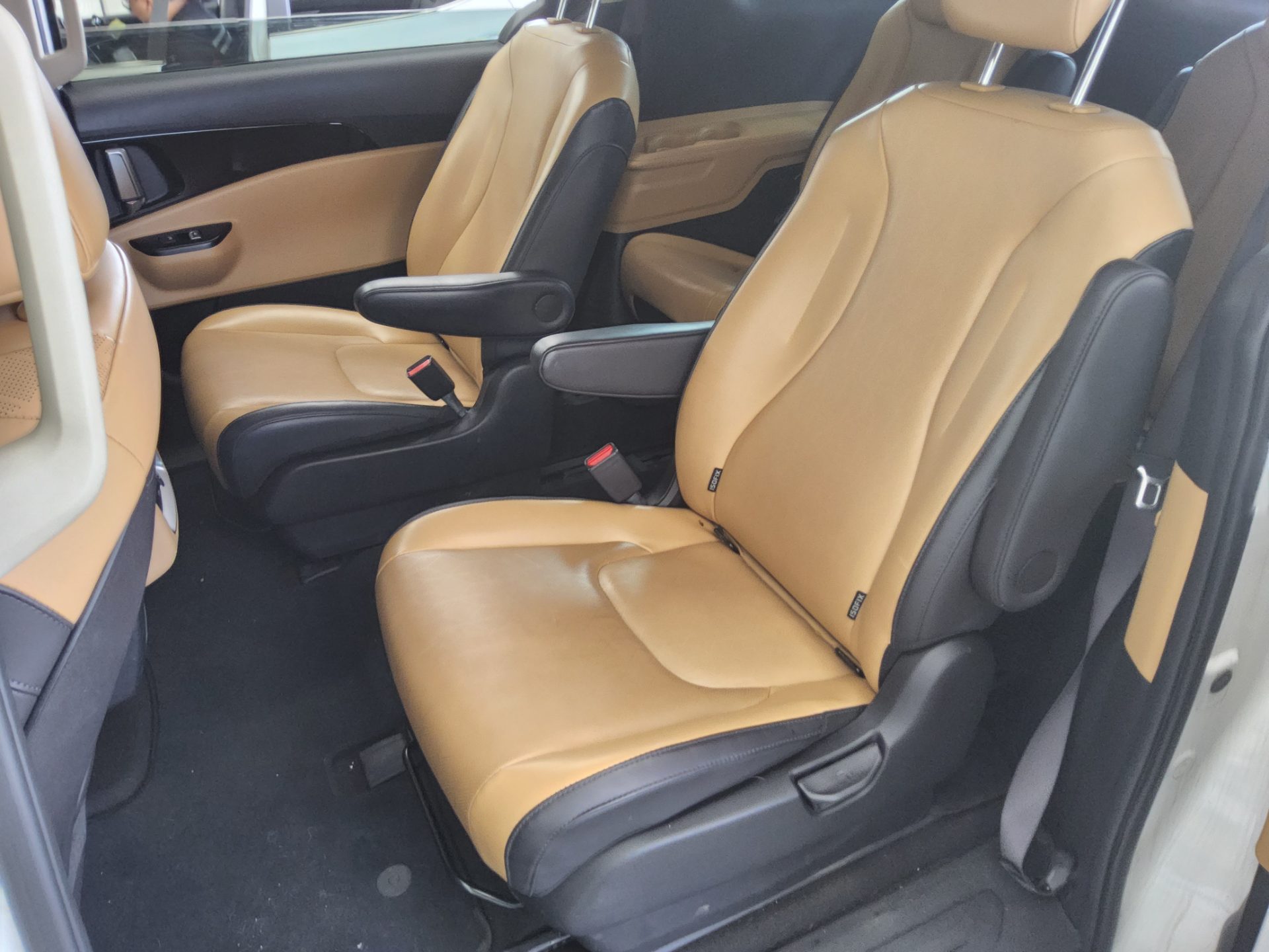 2023 - kia carnival